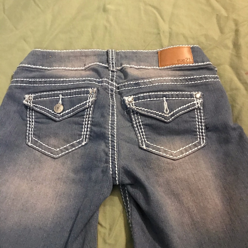 Shorts - Picture 3 of 4